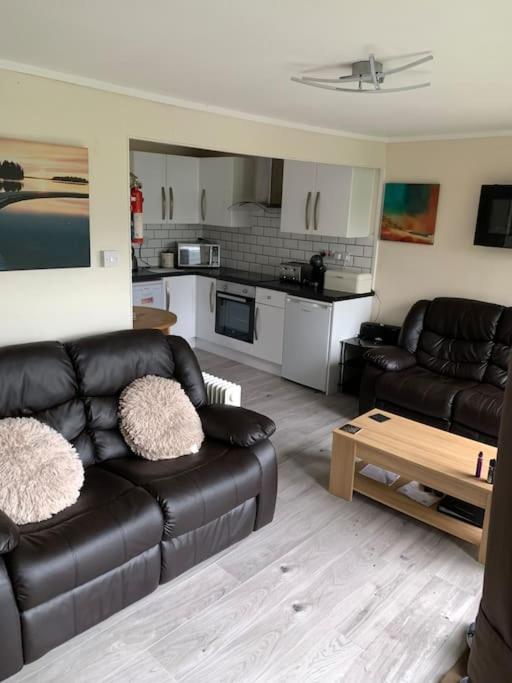 Stunning 3 Bed Riverside Cabin In Snowdonia Caeathro Exterior photo