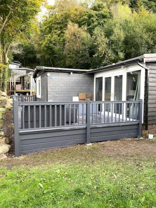 Stunning 3 Bed Riverside Cabin In Snowdonia Caeathro Exterior photo