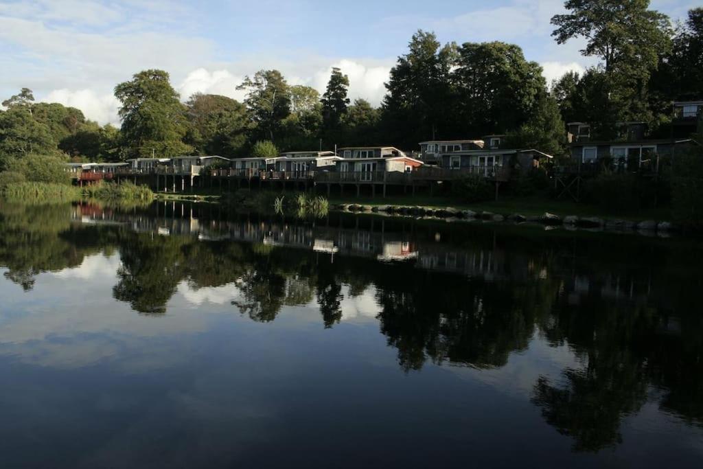 Stunning 3 Bed Riverside Cabin In Snowdonia Caeathro Exterior photo